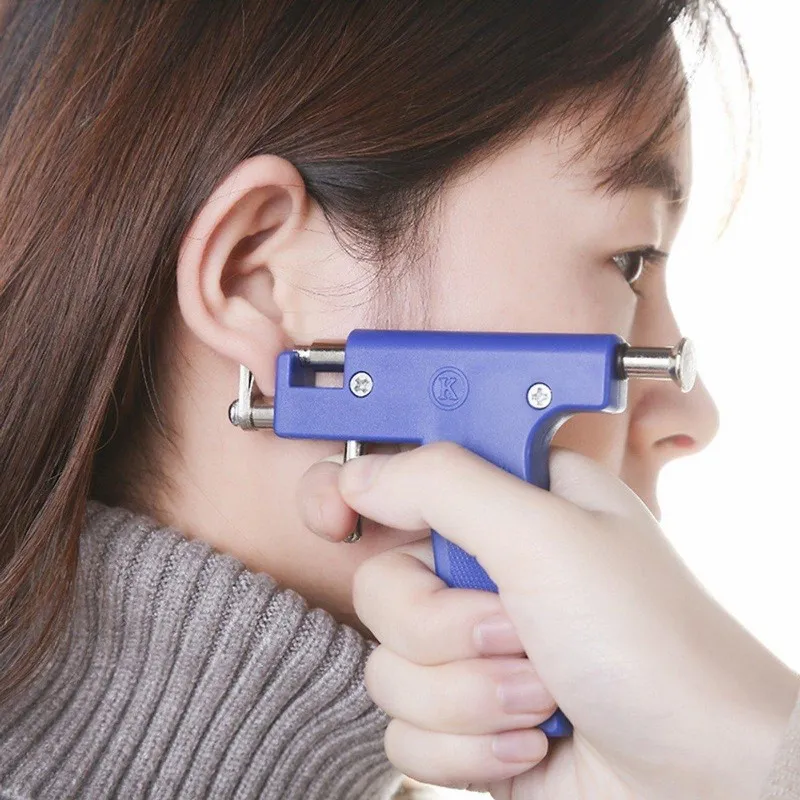 Mơ thấy xỏ lỗ tai đánh đề số nào trúng tiền tỷ thỏa sức mua sắm? 13 Giấc mơ khi thấy xỏ lỗ tai cho người lạ bị phát hiện